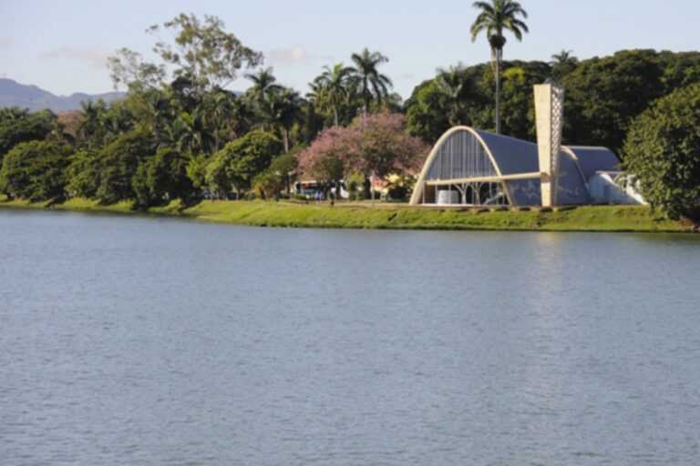 Suspeito de roubo mergulha na Lagoa da Pampulha e morre afogado suspeito-de-roubo-mergulha-na-lagoa-da-pampulha-e-morre-afogado