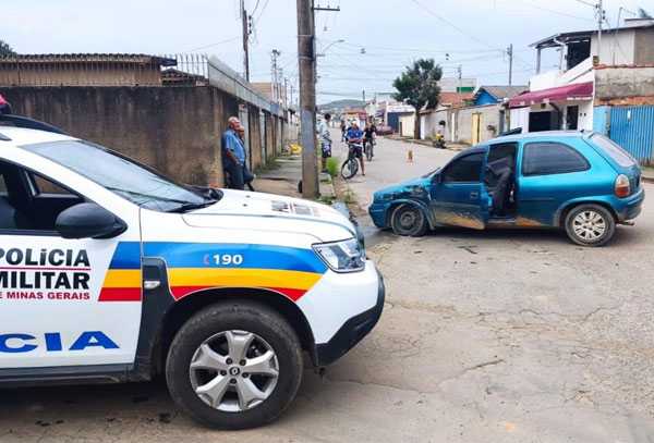 Polícia Militar recupera em Poços veículo furtado em Divinolândia policia-militar-recupera-em-pocos-veiculo-furtado-em-divinolandia