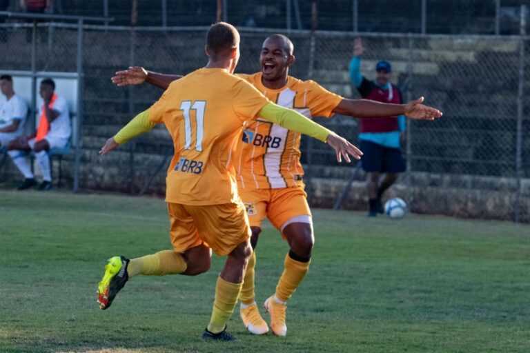 Brasiliense vence o CRAC e preserva a chefia do Grupo A5 na Série D brasiliense-vence-o-crac-e-garante-a-lideranca-do-grupo-a5-na-serie-d