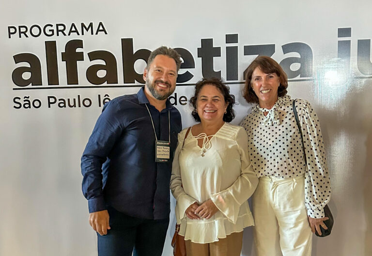 divinolandia-e-reconhecida-no-premio-de-excelencia-educacional-–-iee