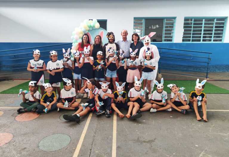 ALUNOS DA REDE MUNICIPAL RECEBEM OVOS DE PÁSCOA E KITS ESCOLARES alunos-da-rede-municipal-recebem-ovos-de-pascoa-e-kits-escolares