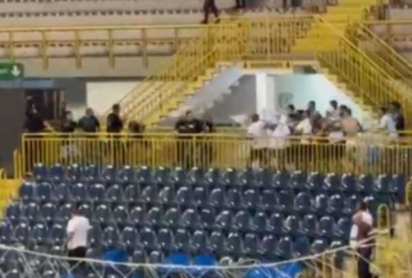 Vídeo: torcidas de Ceará e Fortaleza brigam em jogo de futsal video:-torcidas-de-ceara-e-fortaleza-brigam-em-jogo-de-futsal